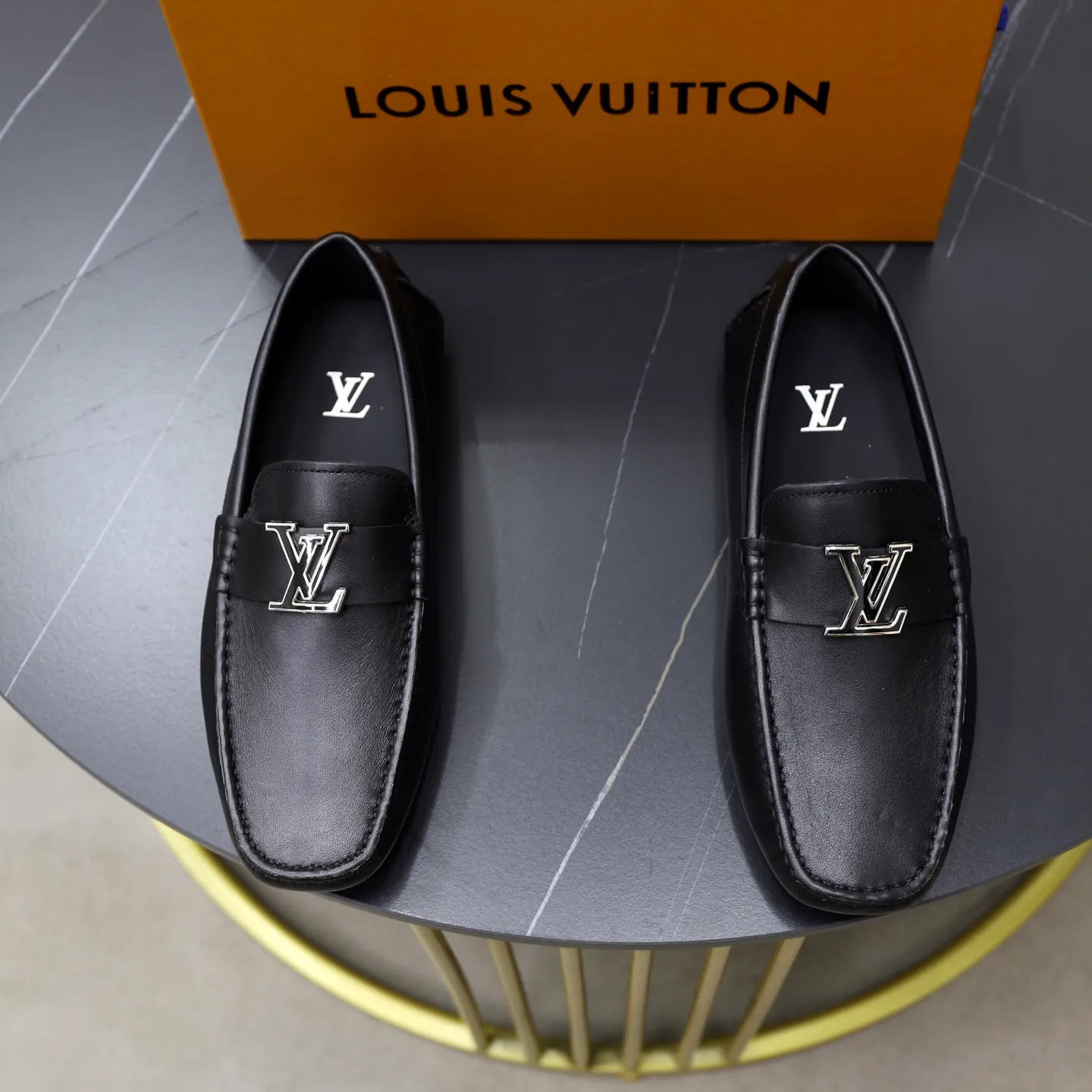Ex-factory price: 480💰【LV】Louis Vuitton ⚠️High-end men’s driving and pedal series ⚠️38-44 (customized for 45) ⚠️All original cowhide leather! Thick and soft! Made entirely of calfskin lining! Rubber sheet anti-slip beanie sole! Three-dimensional package technology! Fashionable and classic! Handicrafts! Original high quality! Feel free to compare!